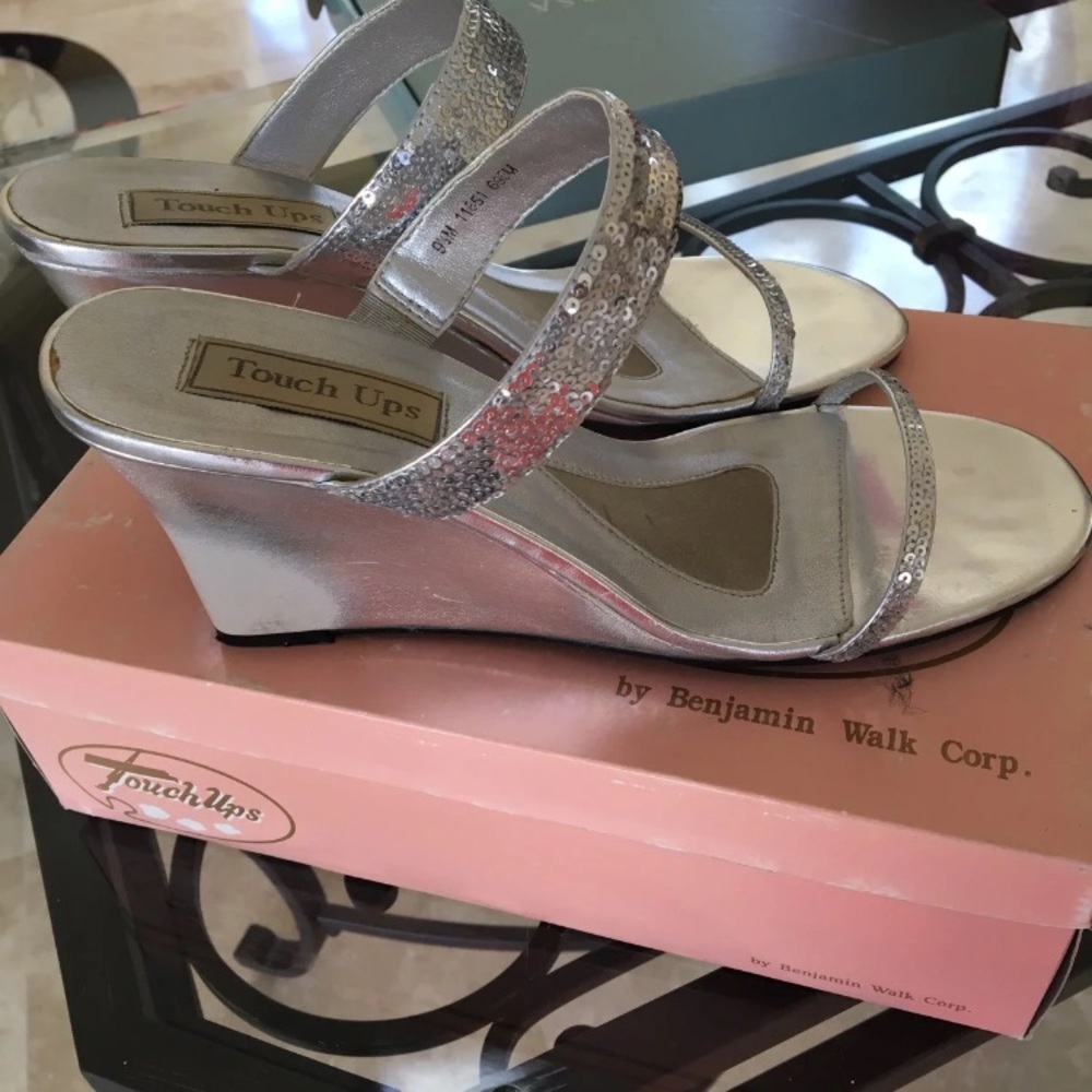 Sequin Wedge Slides TouchUps